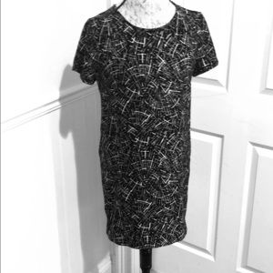 Short sleeve black and cream patterned dress